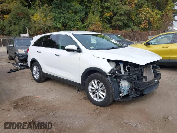 2020 Kia Sorento LX V6 with VIN 5XYPG4A51LG624013, listed as a IAAI auction lot 41129298 with 152,051 mi miles. Bid and sale history available at carsss.com. Image 1.