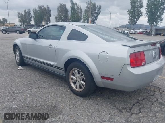 2007 Ford Mustang Deluxe with VIN 1ZVFT80N375282334, listed as a IAAI auction lot 42051959 with 207,901 mi miles. Bid and sale history available at carsss.com. Image 3.