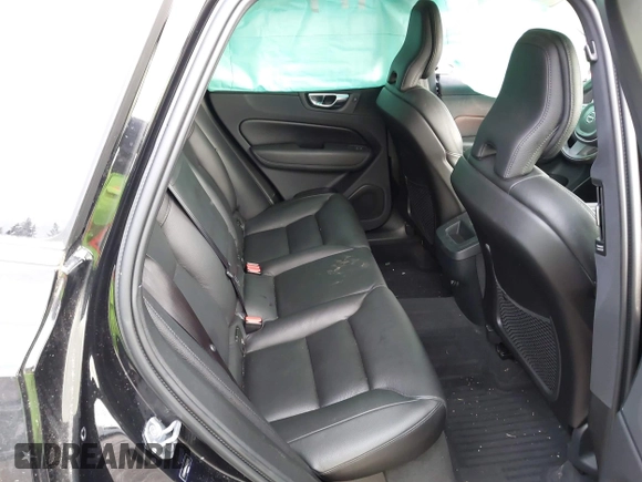 2019 Volvo XC60 Momentum with VIN LYV102RK4KB202463, listed as a IAAI auction lot 41519599 with 44,246 mi miles and . Bid and sale history available at DreamBid. Image 8.