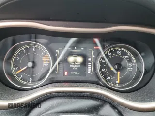 2016 Jeep Cherokee Altitude z VIN 1C4PJMCB5GW300818, wystawiony jako Copart lot #60540115 z przebiegiem 55 749 mil mil oraz Szkoda całkowita • Salvage title. Historia ofert i sprzedaży dostępna na DreamBid. Obrazek 9.