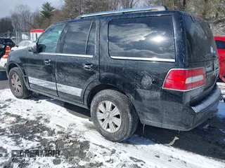 2007 Lincoln Navigator z VIN 5LMFU285X7LJ09190, wystawiony jako IAAI lot #41611256 z przebiegiem 185 879 mil mil oraz . Historia ofert i sprzedaży dostępna na DreamBid. Obrazek 3.