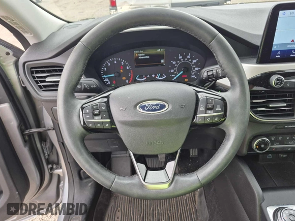 2022 Ford Escape SE z VIN 1FMCU0G65NUB40925, wystawiony jako IAAI lot #42841804 z przebiegiem 54 950 mil mil oraz . Historia ofert i sprzedaży dostępna na DreamBid. Obrazek 5.