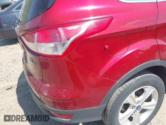 2013 Ford Escape SE z VIN 1FMCU9GX4DUB45402, wystawiony jako IAAI lot #42550068 z przebiegiem 238 520 mil mil oraz . Historia ofert i sprzedaży dostępna na DreamBid. Obrazek 6.