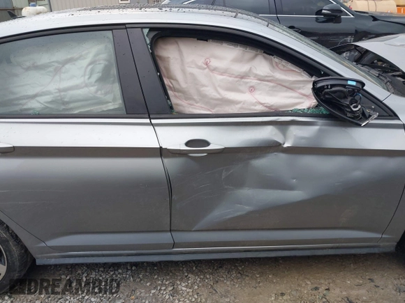 2020 Volkswagen Jetta GLI S z VIN 3VW6T7BU9LM011281, wystawiony jako IAAI lot #41576884 z przebiegiem 66 252 mil mil oraz . Historia ofert i sprzedaży dostępna na DreamBid. Obrazek 14.