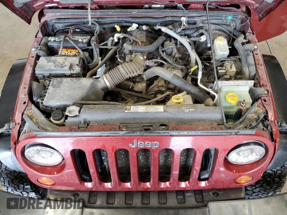 2008 Jeep Wrangler Unlimited Sahara z VIN 1J4GA59198L570409, wystawiony jako Copart lot #58853295 z przebiegiem 84 502 mil mil oraz Nie do naprawy • Non repairable. Historia ofert i sprzedaży dostępna na DreamBid. Obrazek 12.