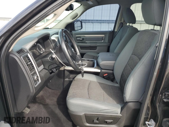 2018 Ram 1500 Big Horn z VIN 1C6RR7LG4JS170955, wystawiony jako Copart lot #56495005 z przebiegiem 113 549 mil mil oraz Szkoda całkowita • Salvage title. Historia ofert i sprzedaży dostępna na DreamBid. Obrazek 7.