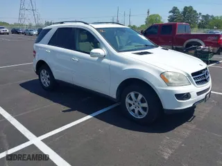 2007 Mercedes-Benz M-Class 3.5L with VIN 4JGBB86E17A231154, listed as a IAAI auction lot 42019561 with 1 mi miles. Bid and sale history available at carsss.com. Image 1.