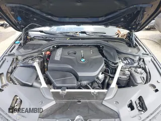 2019 BMW 5 Series 530i xDrive z VIN WBAJA7C55KWW00477, wystawiony jako IAAI lot #42388808 z przebiegiem 36 mil mil oraz . Historia ofert i sprzedaży dostępna na DreamBid. Obrazek 10.