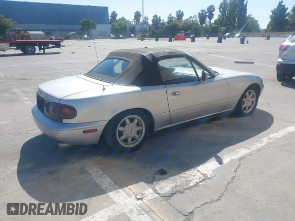 1991 Mazda MX-5 Miata Special Edition z VIN JM1NA3511M1235948, wystawiony jako IAAI lot #42322754 z przebiegiem 151 065 mil mil oraz . Historia ofert i sprzedaży dostępna na DreamBid. Obrazek 4.