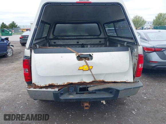 2008 Chevrolet Silverado 1500 1LT with VIN 2GCEK19J281269604, listed as a IAAI auction lot 42188009 with 208,156 mi miles and . Bid and sale history available at DreamBid. Image 6.
