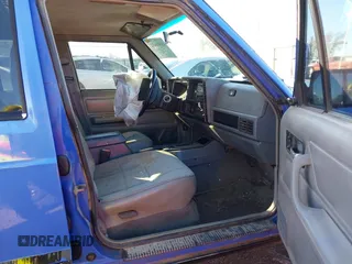1996 Jeep Cherokee Sport with VIN 1J4FJ68S6TL171428, listed as a IAAI auction lot 40881632 with 323,289 mi miles. Bid and sale history available at carsss.com. Image 5.