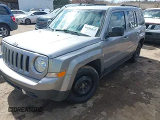 2016 Jeep Patriot Latitude z VIN 1C4NJPFB3GD715118, wystawiony jako IAAI lot #41698333 z przebiegiem 147 910 mil mil oraz . Historia ofert i sprzedaży dostępna na DreamBid. Obrazek 2.
