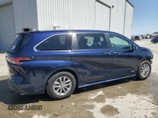 2021 Toyota Sienna XLE with VIN 5TDYSKFC8MS032403, listed as a Copart auction lot 52438625 with 48,738 mi miles and Salvage Title. Bid and sale history available at DreamBid. Image 3.
