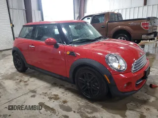 2013 MINI Hardtop z VIN WMWSU3C50DT681901, wystawiony jako Copart lot #57882365 z przebiegiem 78 181 mil mil oraz Szkody całkowita. Historia ofert i sprzedaży dostępna na DreamBid. Obrazek 4.