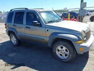 2006 Jeep Liberty Sport with VIN 1J4GL48556W104853, listed as a IAAI auction lot 41715122 with 185,465 mi miles and . Bid and sale history available at carsss.com. Image 1.