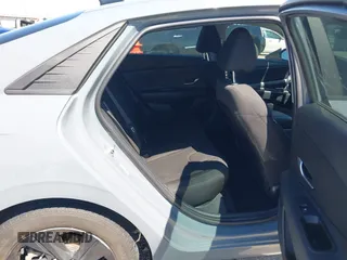 2022 Hyundai Elantra SEL z VIN KMHLM4AG5NU365970, wystawiony jako IAAI lot #42008183 z przebiegiem 62 332 mil mil oraz . Historia ofert i sprzedaży dostępna na DreamBid. Obrazek 8.
