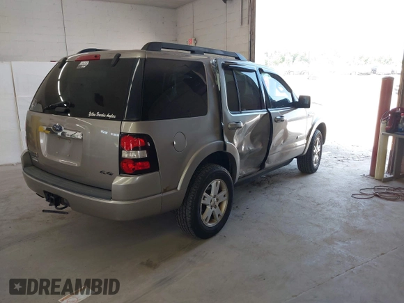 2008 Ford Explorer XLT z VIN 1FMEU73898UB09934, wystawiony jako IAAI lot #42560438 z przebiegiem 106 359 mil mil oraz . Historia ofert i sprzedaży dostępna na DreamBid. Obrazek 4.