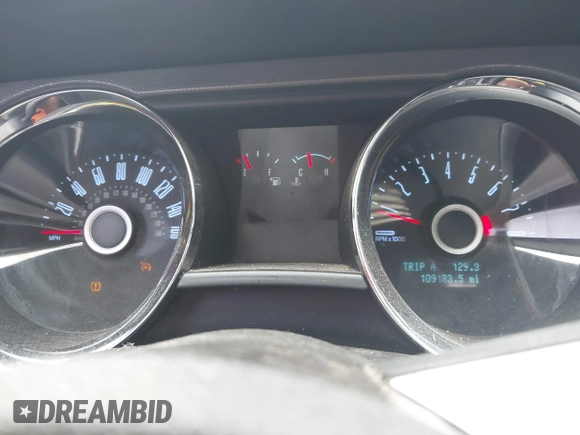 2014 Ford Mustang V6 с VIN 1ZVBP8AM7E5267695, выставлен на аукционе IAAI как лот 42535101 с пробегом 109 183 миль миль и . История ставок и продаж доступна на DreamBid. Изображение 7.