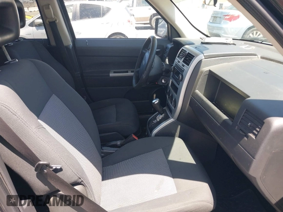 2008 Jeep Patriot Sport with VIN 1J8FF28W58D547405, listed as a IAAI auction lot 42201516 with 130,818 mi miles. Bid and sale history available at carsss.com. Image 5.