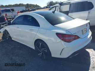 2018 Mercedes-Benz CLA 250 z VIN WDDSJ4EB2JN686656, wystawiony jako IAAI lot #41379711 z przebiegiem 61 221 mil mil oraz . Historia ofert i sprzedaży dostępna na DreamBid. Obrazek 3.
