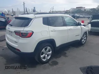 2019 Jeep Compass Altitude z VIN 3C4NJCBB6KT809494, wystawiony jako IAAI lot #42398252 z przebiegiem 62 813 mil mil oraz . Historia ofert i sprzedaży dostępna na DreamBid. Obrazek 4.