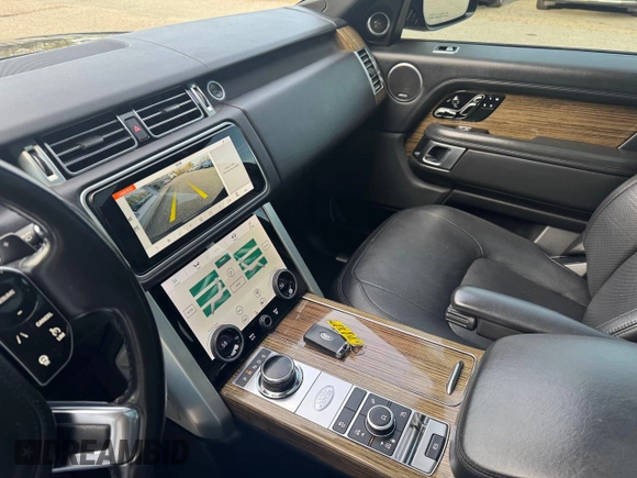 2019 Land Rover Range Rover HSE with VIN SALGS2SV5KA528460, listed as a Copart auction lot 56175975 with 122,951 mi miles and Clean Title. Bid and sale history available at DreamBid. Image 9.