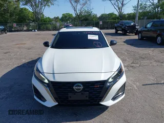 2023 Nissan Altima SR z VIN 1N4BL4CV6PN423635, wystawiony jako IAAI lot #42280027 z przebiegiem 21 193 mil mil oraz . Historia ofert i sprzedaży dostępna na DreamBid. Obrazek 12.