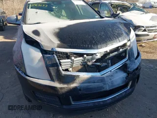 2016 Cadillac SRX Luxury Collection z VIN 3GYFNBE38GS585949, wystawiony jako IAAI lot #41413583 z przebiegiem 98 201 mil mil oraz . Historia ofert i sprzedaży dostępna na DreamBid. Obrazek 6.