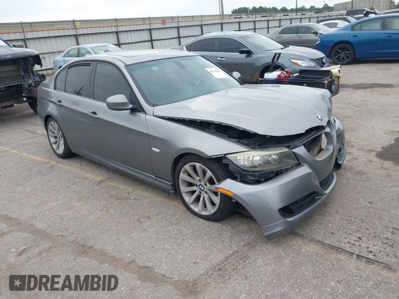 2011 BMW 3 Series 328i z VIN WBAPH7G52BNM56764, wystawiony jako IAAI lot #42325651 z przebiegiem 202 123 mil mil oraz . Historia ofert i sprzedaży dostępna na DreamBid. Obrazek 1.