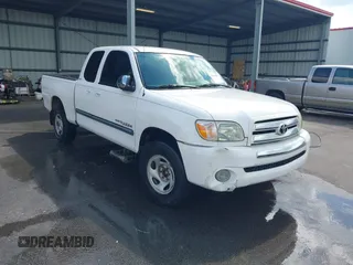 2006 Toyota Tundra SR5 with VIN 5TBRU34106S464095, listed as a IAAI auction lot 42004981 with 362,683 mi miles. Bid and sale history available at carsss.com. Image 1.