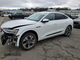 2020 Audi e-tron Sportback Premium Plus z VIN WA12ABGE5LB032271, wystawiony jako Copart lot #70638782 z przebiegiem 17 920 mil mil oraz . Historia ofert i sprzedaży dostępna na DreamBid. Obrazek 1.