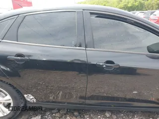 2012 Ford Focus SE с VIN 1FAHP3F28CL152822, выставлен на аукционе IAAI как лот 42277102 с пробегом 165 564 миль миль и . История ставок и продаж доступна на DreamBid. Изображение 13.