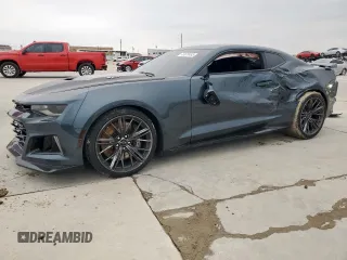 2023 Chevrolet Camaro ZL1 z VIN 1G1FK1R66P0100964, wystawiony jako Copart lot #45670485 z przebiegiem 28 165 mil mil oraz Szkody całkowita. Historia ofert i sprzedaży dostępna na DreamBid. Obrazek 1.