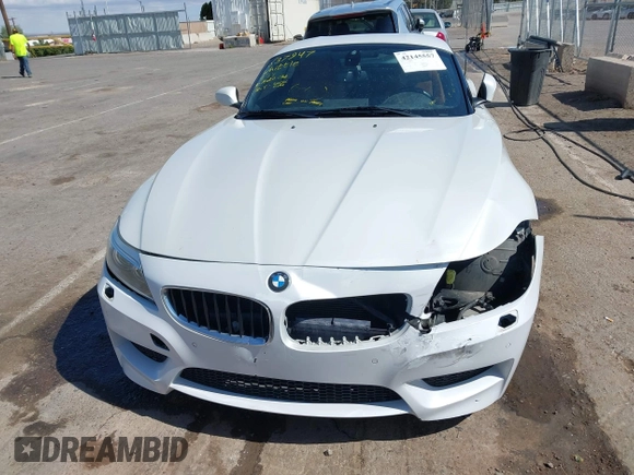 2015 BMW Z4 sDrive28i z VIN WBALL5C53FP557183, wystawiony jako IAAI lot #42145557 z przebiegiem 123 319 mil mil oraz . Historia ofert i sprzedaży dostępna na DreamBid. Obrazek 13.