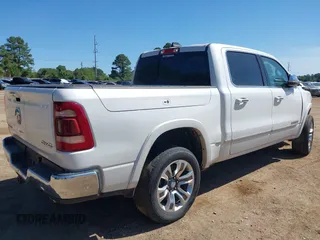 2022 Ram 1500 Limited z VIN 1C6SRFHT1NN361450, wystawiony jako IAAI lot #42027326 z przebiegiem 26 557 mil mil oraz . Historia ofert i sprzedaży dostępna na DreamBid. Obrazek 4.