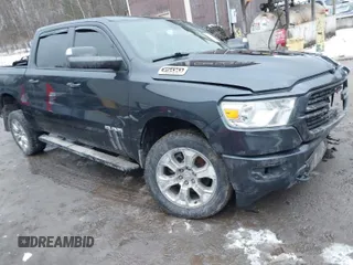 2019 Ram 1500 Big Horn z VIN 1C6SRFFT6KN811253, wystawiony jako IAAI lot #41071264 z przebiegiem 83 624 mil mil oraz . Historia ofert i sprzedaży dostępna na DreamBid. Obrazek 1.