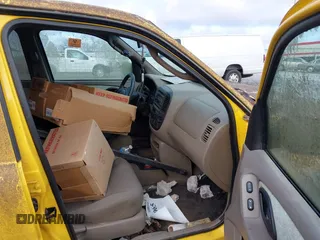 2002 Ford Escape XLT Choice with VIN 1FMYU04172KD51243, listed as a IAAI auction lot 41542965 with Not Provided miles. Bid and sale history available at carsss.com. Image 5.