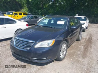 2012 Chrysler 200 Touring z VIN 1C3CCBBG0CN224231, wystawiony jako IAAI lot #42536821 z przebiegiem 129 814 mil mil oraz . Historia ofert i sprzedaży dostępna na DreamBid. Obrazek 2.