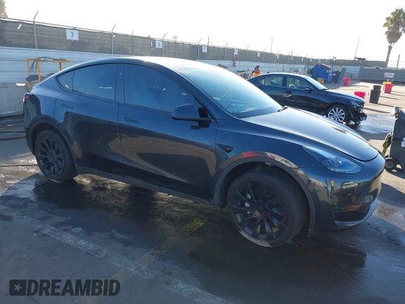2024 Tesla Model Y с VIN 7SAYGDED7RF056018, выставлен на аукционе IAAI как лот 41322262 с пробегом 3 619 миль миль и . История ставок и продаж доступна на DreamBid. Изображение 1.
