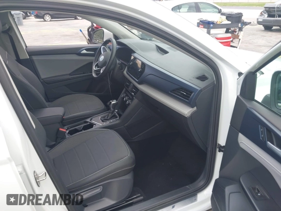 2024 Volkswagen Taos SE z VIN 3VVEX7B26RM128537, wystawiony jako IAAI lot #42344341 z przebiegiem 8 723 mil mil oraz . Historia ofert i sprzedaży dostępna na DreamBid. Obrazek 5.