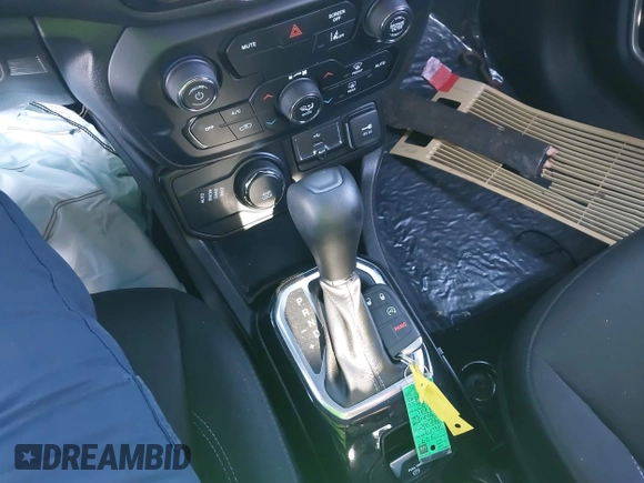 2021 Jeep Renegade Latitude z VIN ZACNJDBB2MPM79995, wystawiony jako IAAI lot #42009880 z przebiegiem 62 038 mil mil oraz . Historia ofert i sprzedaży dostępna na DreamBid. Obrazek 11.