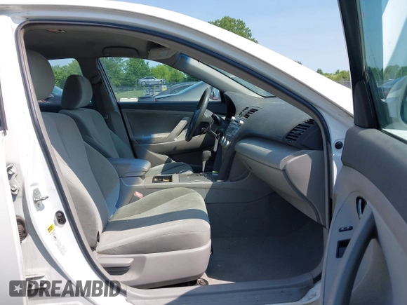 2009 Toyota Camry z VIN 4T1BE46K49U920421, wystawiony jako IAAI lot #42388433 z przebiegiem 132 339 mil mil oraz . Historia ofert i sprzedaży dostępna na DreamBid. Obrazek 5.