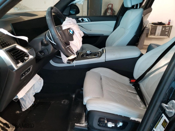 2024 BMW X7 xDrive40i with VIN 5UX23EM06R9S33945, listed as a Copart auction lot 89385095 with 0 mi miles and Salvage Title. Bid and sale history available at carsss.com. Image 7.