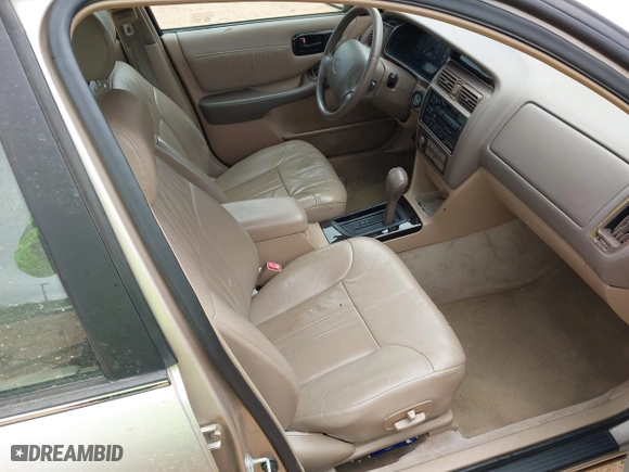 1997 Toyota Avalon XL with VIN 4T1BF12B1VU202935, listed as a IAAI auction lot 41900467 with 274,960 mi miles. Bid and sale history available at carsss.com. Image 5.