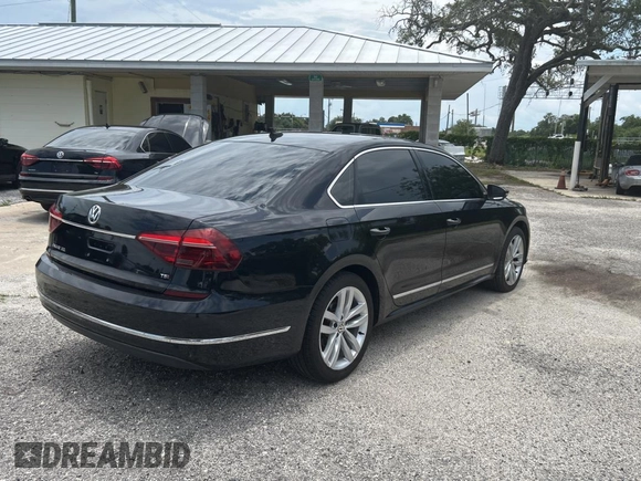 2018 Volkswagen Passat SEL Premium z VIN 1VWCA7A30JC015249, wystawiony jako Copart lot #59337915 z przebiegiem 115 645 mil mil oraz Czysty tytuł • Clean title. Historia ofert i sprzedaży dostępna na DreamBid. Obrazek 4.