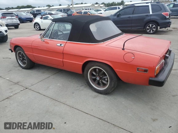 1975 Alfa Romeo Spider z VIN AR3047546, wystawiony jako Copart lot #74561034 z przebiegiem 59 884 mil mil oraz Szkoda całkowita • Salvage title. Historia ofert i sprzedaży dostępna na DreamBid. Obrazek 2.
