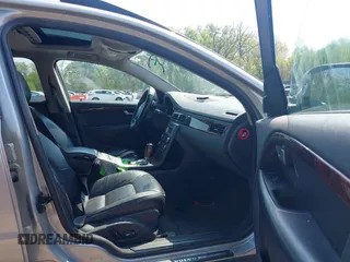2010 Volvo XC70 3.0T with VIN YV4992BZ6A1084760, listed as a IAAI auction lot 42071652 with 175,730 mi miles and . Bid and sale history available at DreamBid. Image 5.