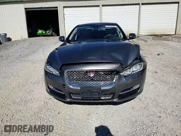 2016 Jaguar XJ Portfolio с VIN SAJWJ2GD5G8V94965, выставлен на аукционе Copart как лот 75716224 с пробегом 85 691 миль миль и Списание • Salvage title. История ставок и продаж доступна на DreamBid. Изображение 13.
