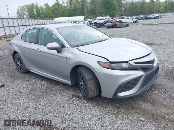 2023 Toyota Camry SE z VIN 4T1G11AK4PU724404, wystawiony jako IAAI lot #41925212 z przebiegiem 53 225 mil mil oraz . Historia ofert i sprzedaży dostępna na DreamBid. Obrazek 1.