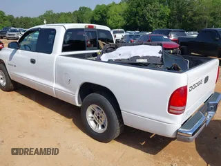 2000 Dodge Dakota z VIN 1B7GL22X6YS732984, wystawiony jako IAAI lot #42261357 z przebiegiem 77 615 mil mil oraz . Historia ofert i sprzedaży dostępna na DreamBid. Obrazek 3.
